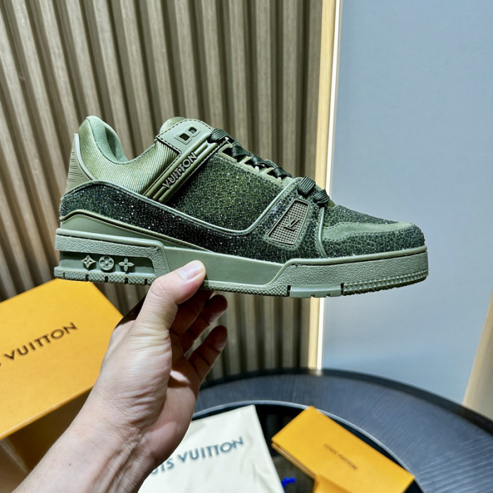 L0VT SNEAKER