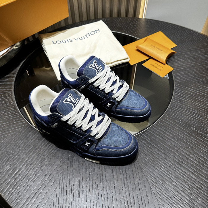 L0VT SNEAKER