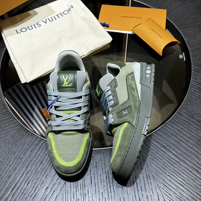 L0VT SNEAKER