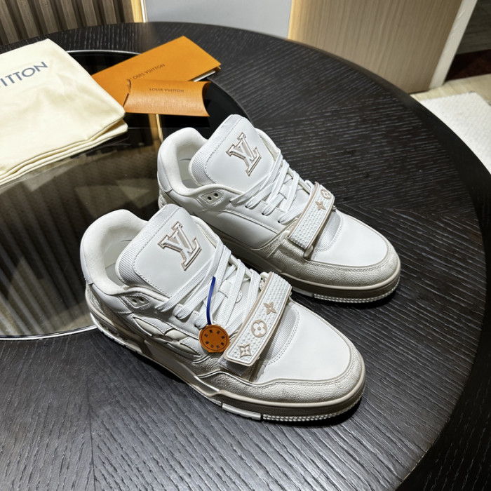 L0VT SNEAKER