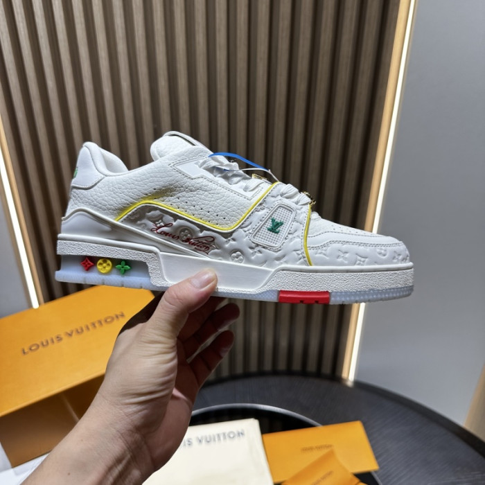 L0VT SNEAKER