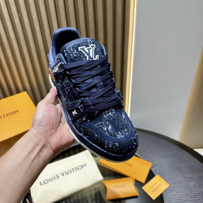 L0VT SNEAKER
