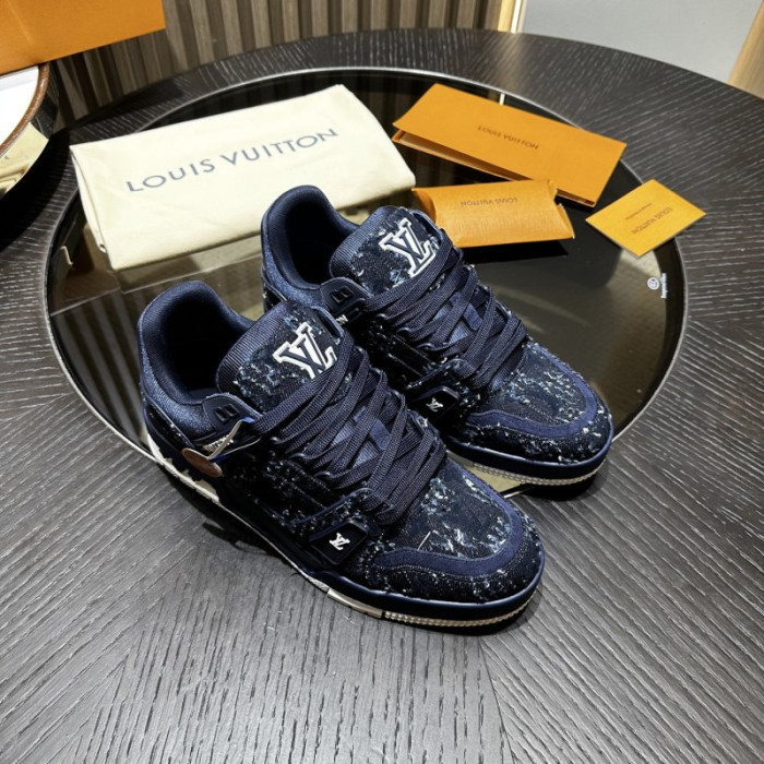 L0VT SNEAKER