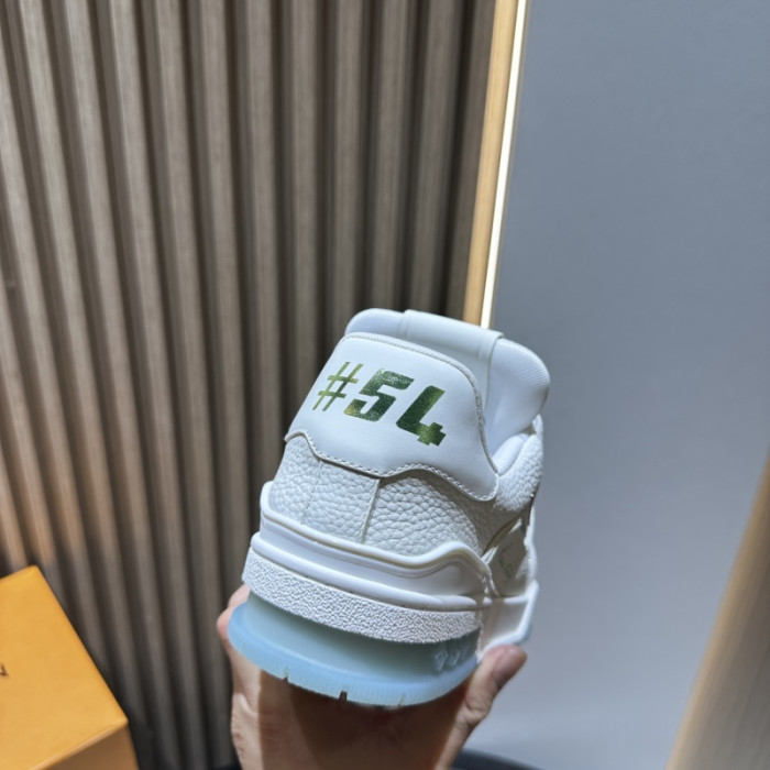 L0VT SNEAKER
