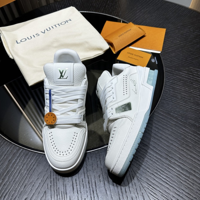 L0VT SNEAKER
