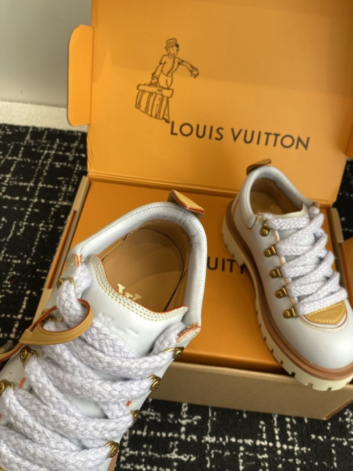 L0VT SNEAKER
