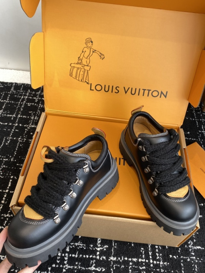L0VT SNEAKER