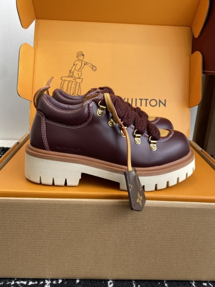 L0VT SNEAKER