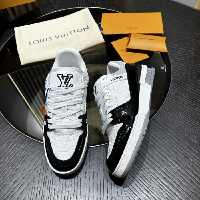 L0VT SNEAKER