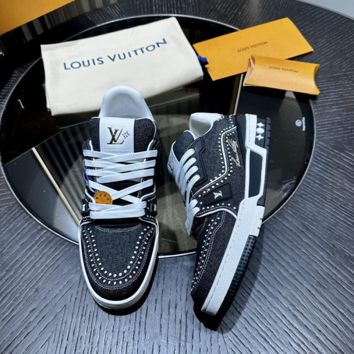 L0VT SNEAKER