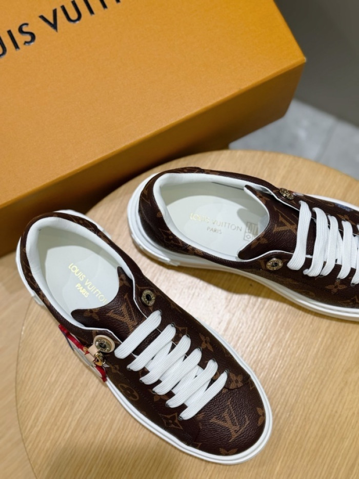 L0VT SNEAKER