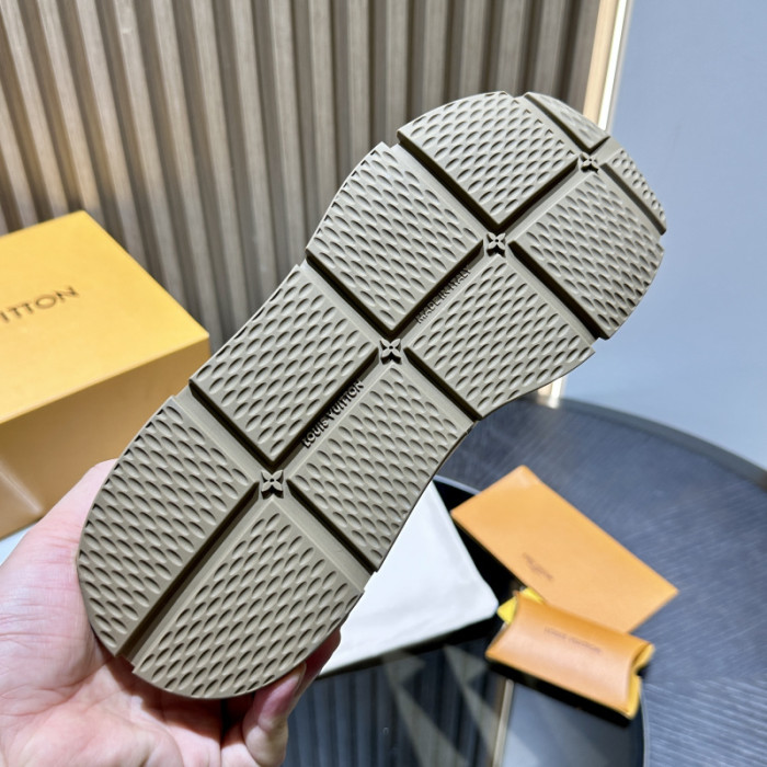 L0VT SNEAKER