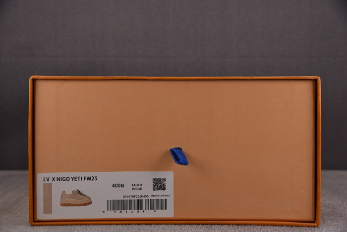 L0VT SNEAKER