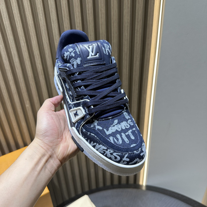 L0VT SNEAKER