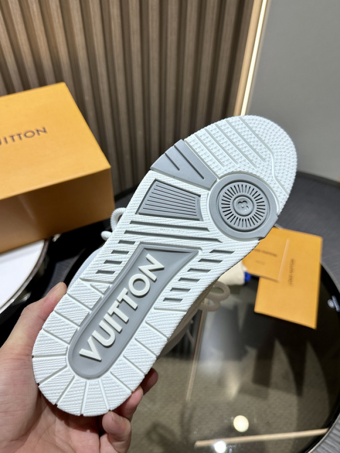 L0VT SNEAKER