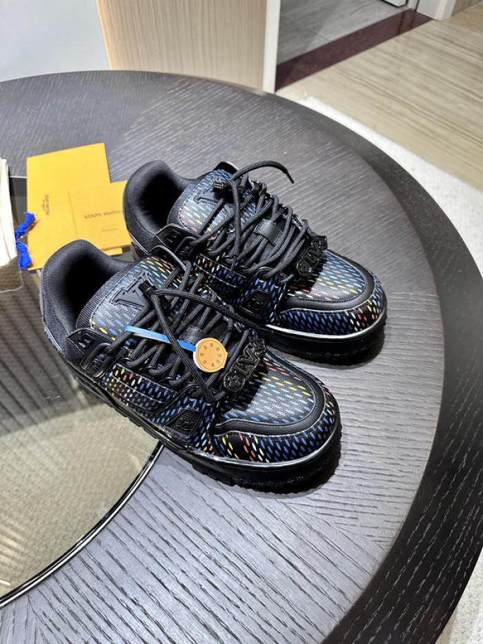 L0VT SNEAKER