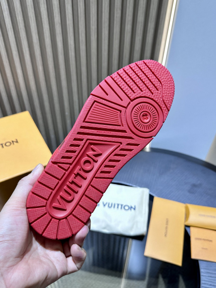 L0VT SNEAKER