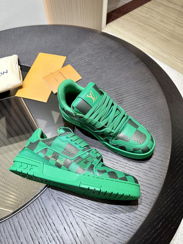 L0VT SNEAKER