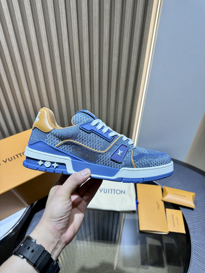 L0VT SNEAKER