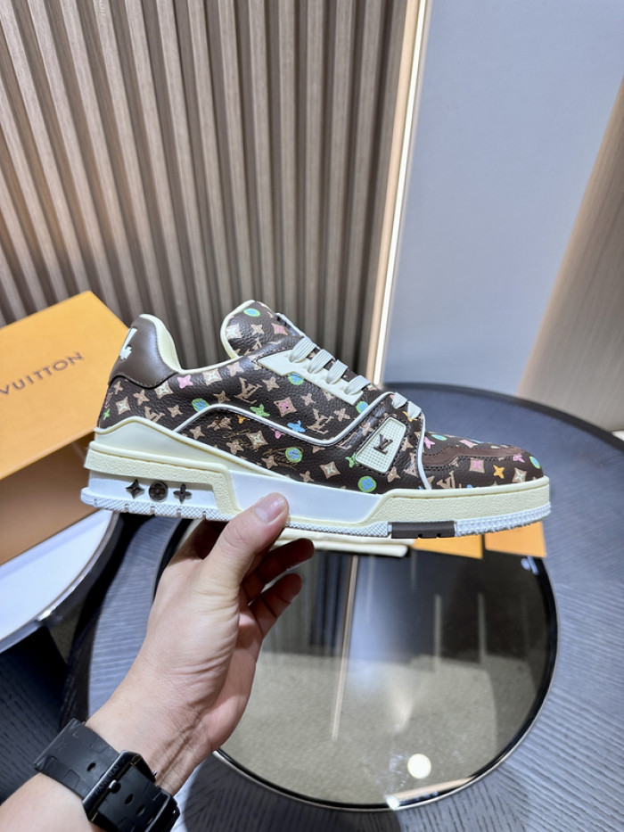 L0VT SNEAKER