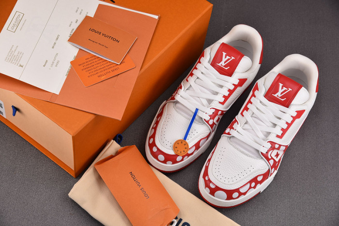 L0VT SNEAKER