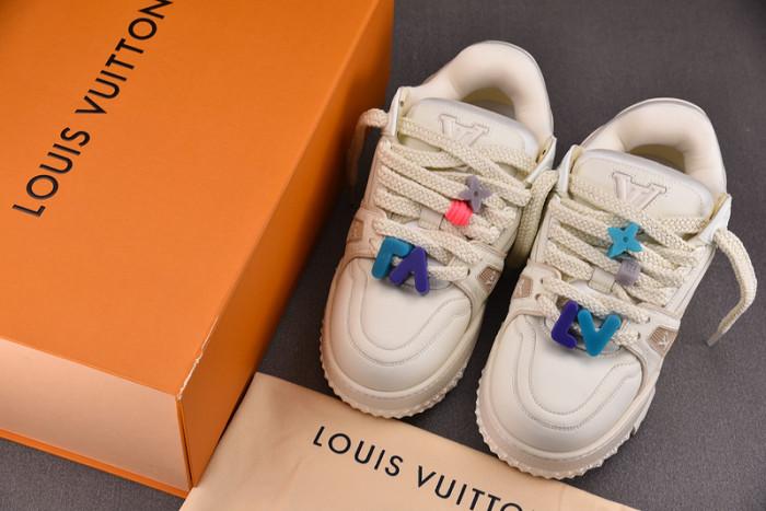 L0VT SNEAKER