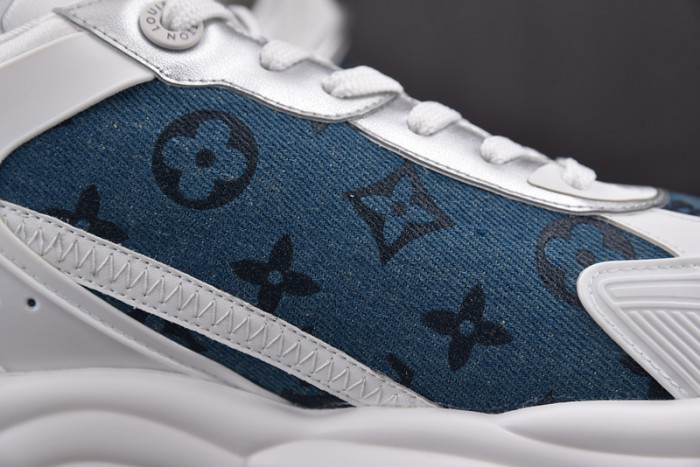 L0VT SNEAKER