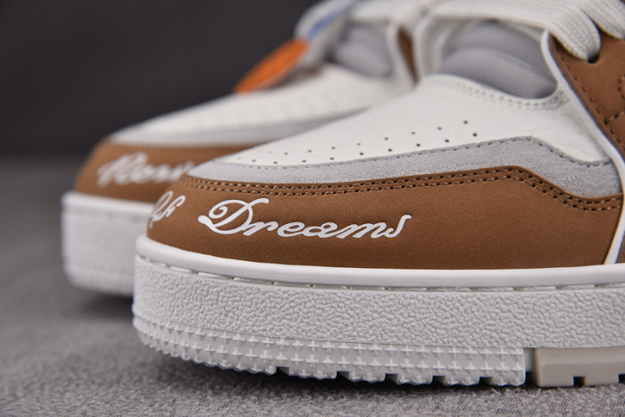 L0VT SNEAKER