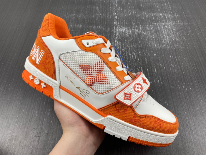 L0VT SNEAKER