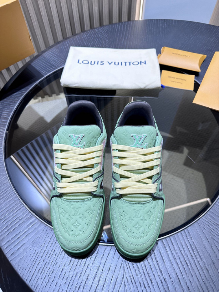 L0VT SNEAKER