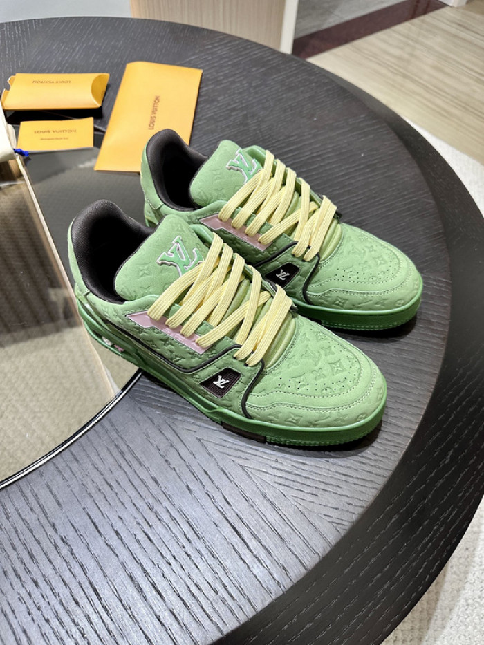L0VT SNEAKER